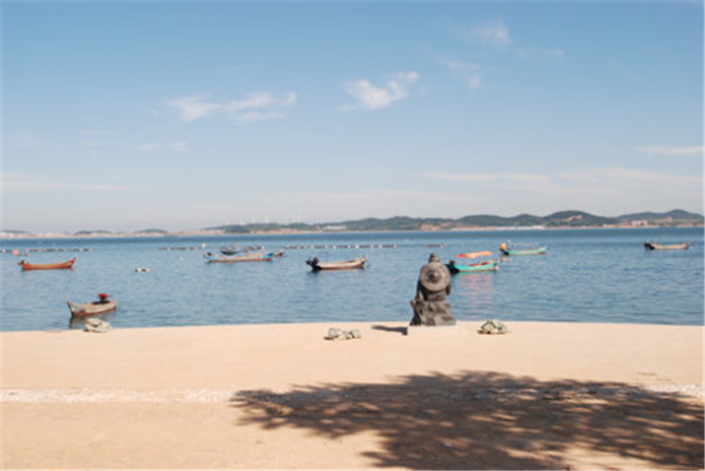 饭后第一站,小长山岛金沙滩浴场,海岛的沙滩和城市里是绝对不一样的